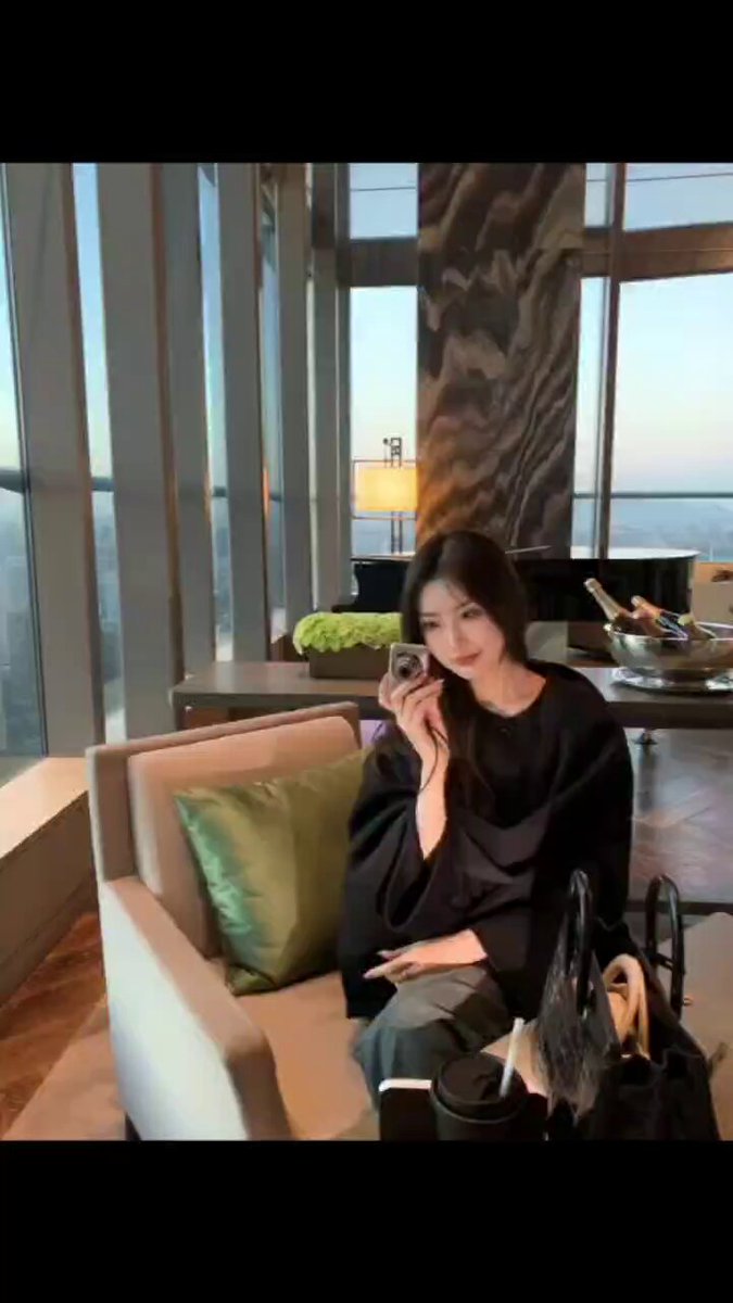 #上海

原服装平面MODEL
Height:净170 Age:02 Bust：D #真胸
全身0整，及不良嗜好 
完美身线 #肤白 貌美 开朗乐观的性格给人轻松流连的体验。 

🐧...