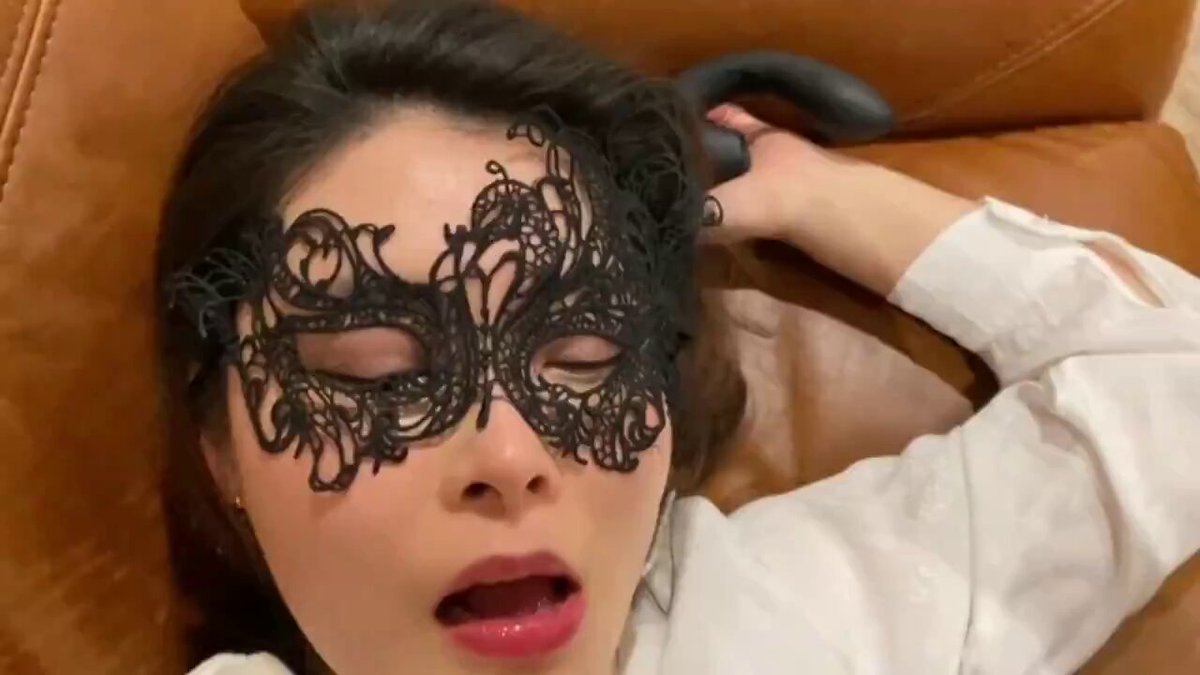 Hver dag deler jeg en video som mannen min og jeg elsker og verdsetter. Er det noen som liker modne kvinner? Hun vet alt. Bare klapp henn...