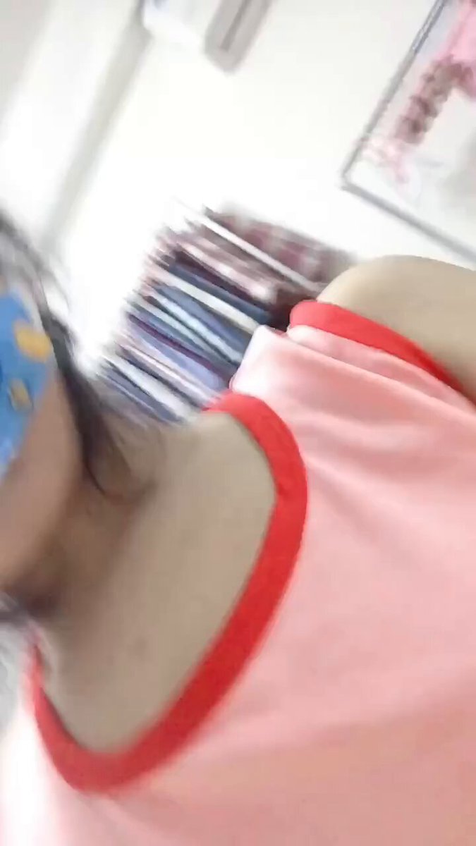 仮面の少女がピンクTシャツで巨乳とプリッとしたお尻を揺らす誘惑 123av.fun