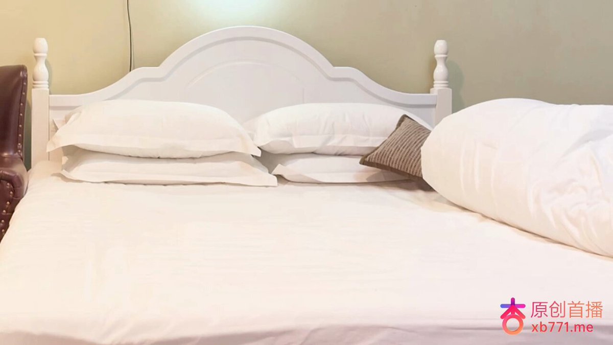 今天花三千约了一个做车模的小姐姐，年龄20岁，身高170，肤白貌美三点粉嫩身材无敌，说话像一只温柔小猫，口活也特别好

 