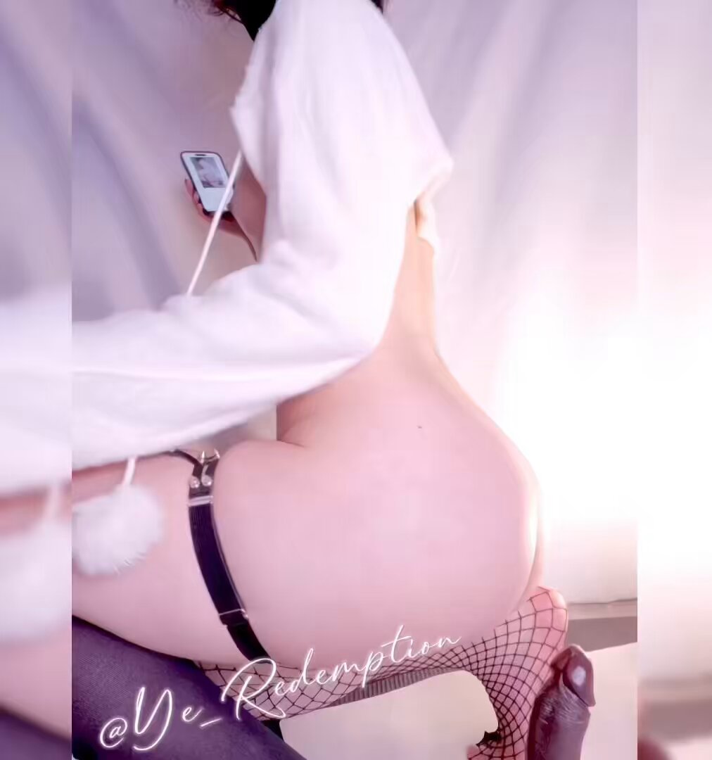 ❤️🌹 Really wanna have a man. 😈

来和叶宝上床～♡ ♡ ♡ 