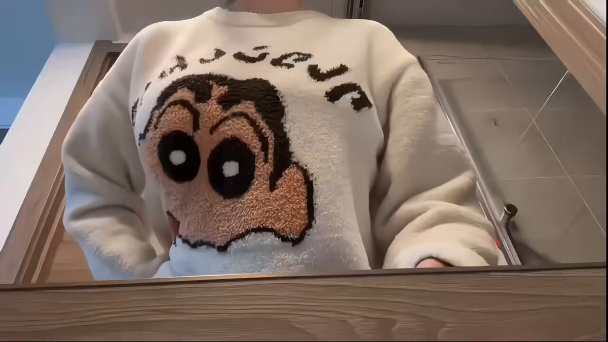 卡通毛衣爆乳美女浴室自拍 深V吊带奶子晃荡诱惑