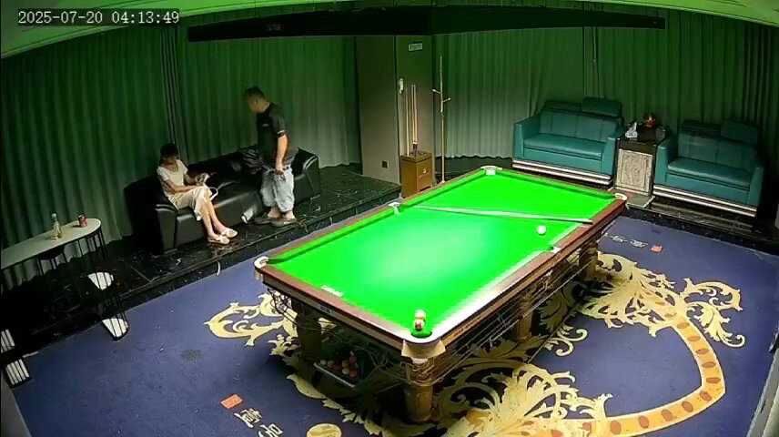 沭阳中央广场壹号台球厅惊天大瓜！一哥们儿看美女助教太养眼，直接问“是不是卖的”，甩出500块，俩人钻进包厢就开干了……现在的台球厅，玩法也太野了...