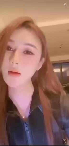 Ah, minha irmã deixou cair o dedo sem querer. 