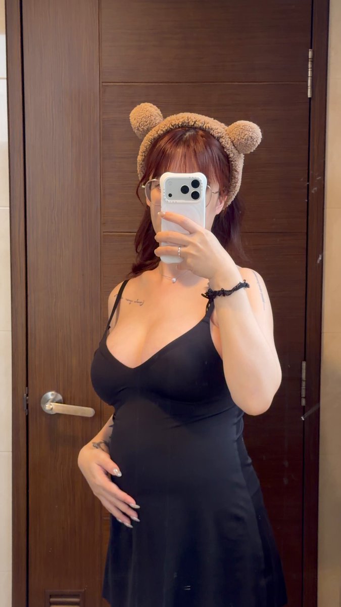 孕妇熊耳朵美女拉开衣服露巨乳自拍，奶头硬挺诱人！