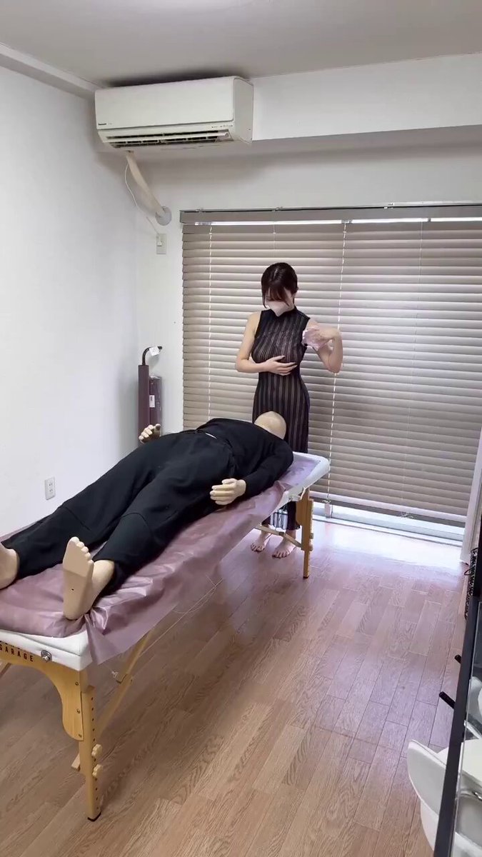 性感按摩师黑丝诱惑！口罩美女骑乘猛干假人肉棒