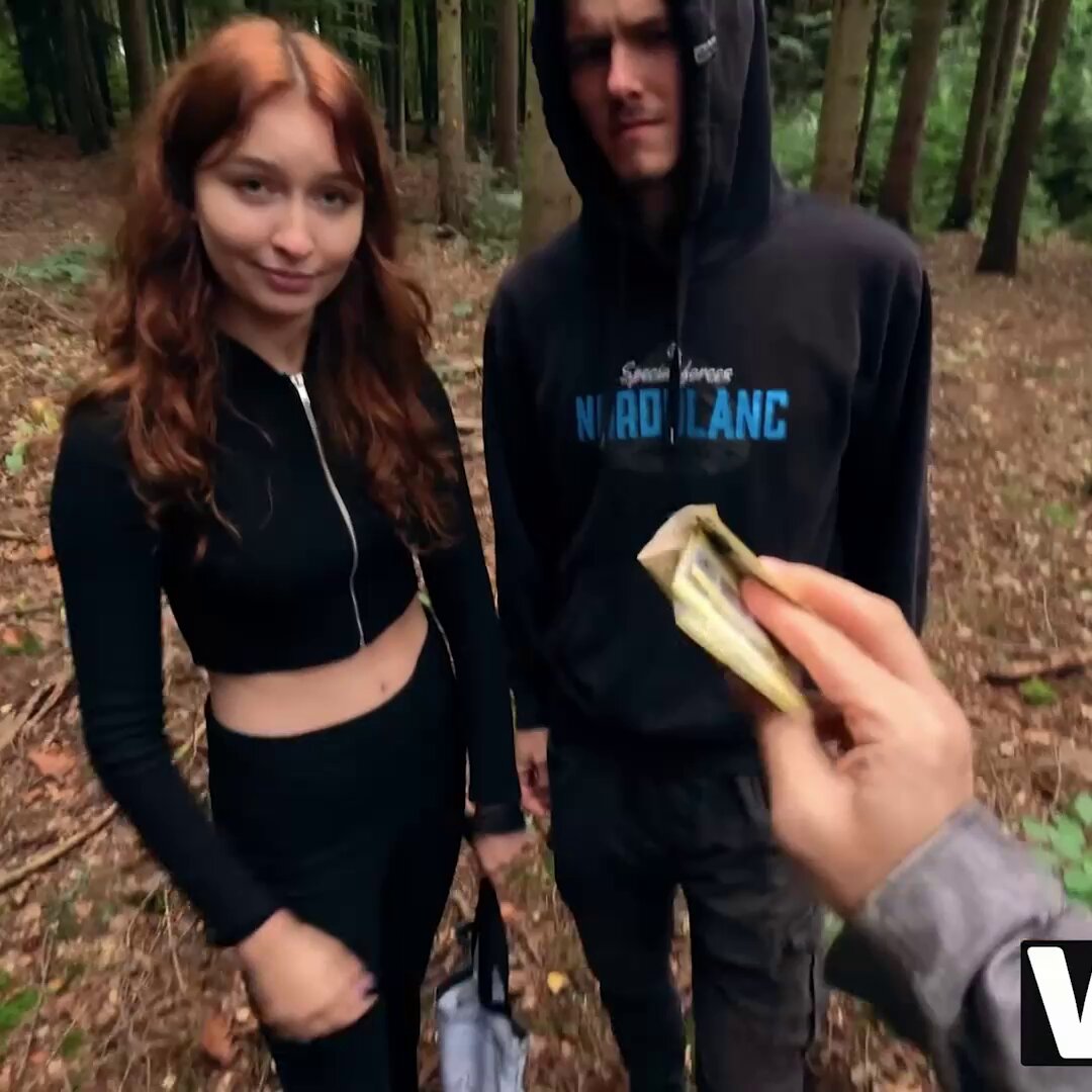 森林里1000欧元诱惑红发辣妹口交！震惊拒绝现场