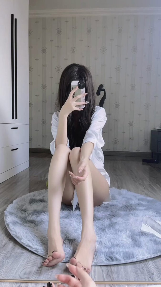 Black Long-Straight Beauty Self-Pleasures Her Pink Pussy, Legs Wide Open — 123av.fun Exclusive