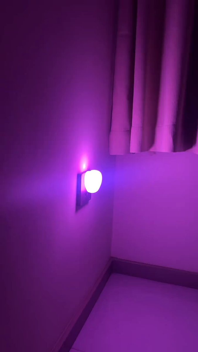 紫光夜灯下狂野性爱 窗帘后激烈抽插