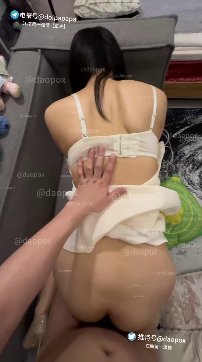 #029号女主 绝美！ 05后  女大学生 医药专业

网上聊了两天说想约她没想到她很爽快就答应了 见面后转了一会 就带回房间给抱上床 身材绝美 皮肤白皙...