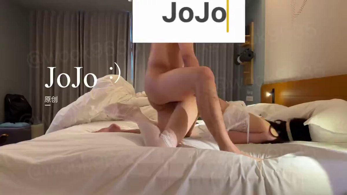 03年英国留学生2.0（抽搐花絮）
（jo杰克原创）

休想穿白色丝袜在我面前装清纯 直接被我多次干高潮了！！

年龄小的妹妹 下面就是嫩啊！
【tg群已...