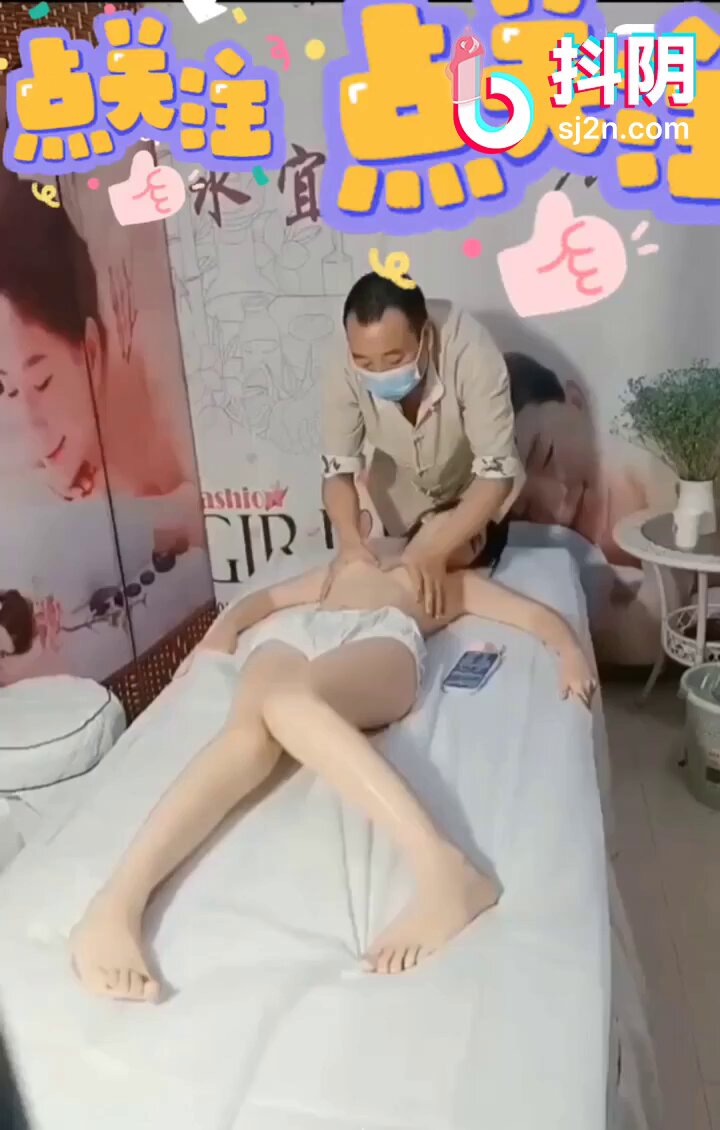 Young Woman Massage Parlor: Tender Pussy Oil Massage! Male Therapist Rubs a White-Tiger Beauty