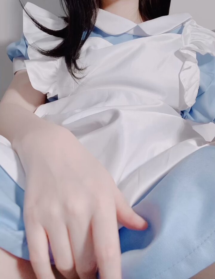 爱丽丝女仆自慰大秀！手指猛插湿穴高潮喷水