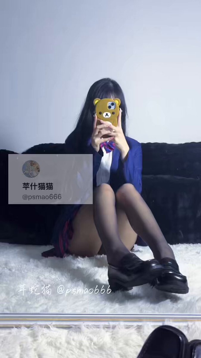 Black-stocking schoolgirl boldly spreads her legs and exposes her pussy in a teasing selfie!
