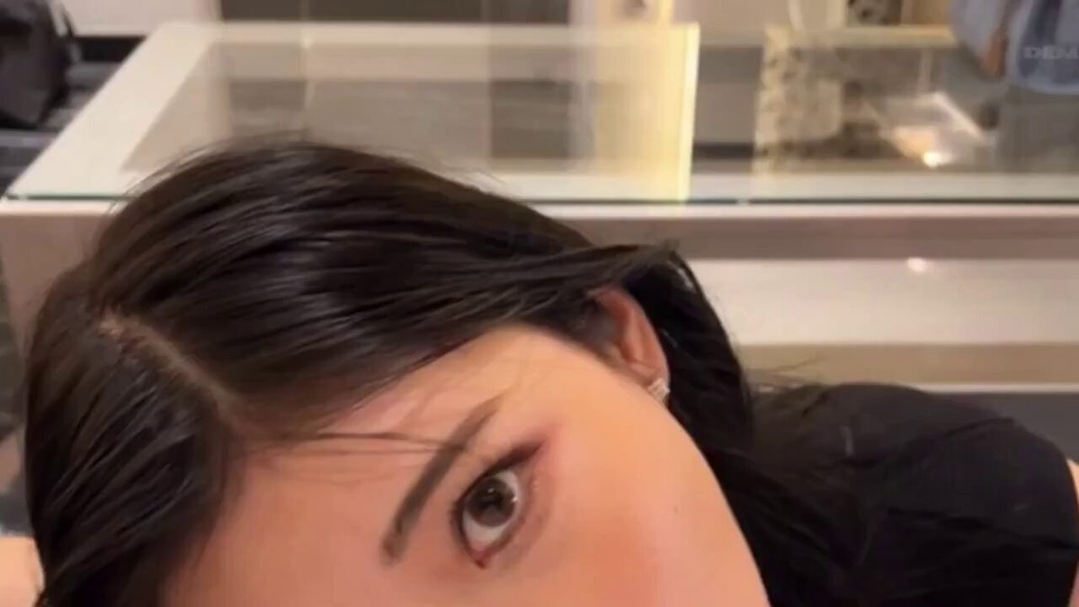 Black-Haired Beauty's Side-Face Seduction — Black Stockings, Long Legs and a Perky Butt Swaying Wildly