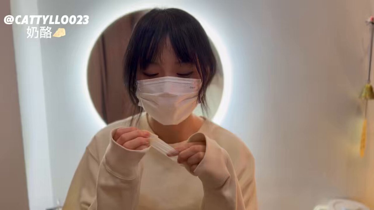 女大学生约了代课老师上门请教作业，被老师发现偷吃体育生的肉棒，最后在老师的威胁下沦为老师的肉便器。
#巨乳 #女大 #学生妹 

    

     
 