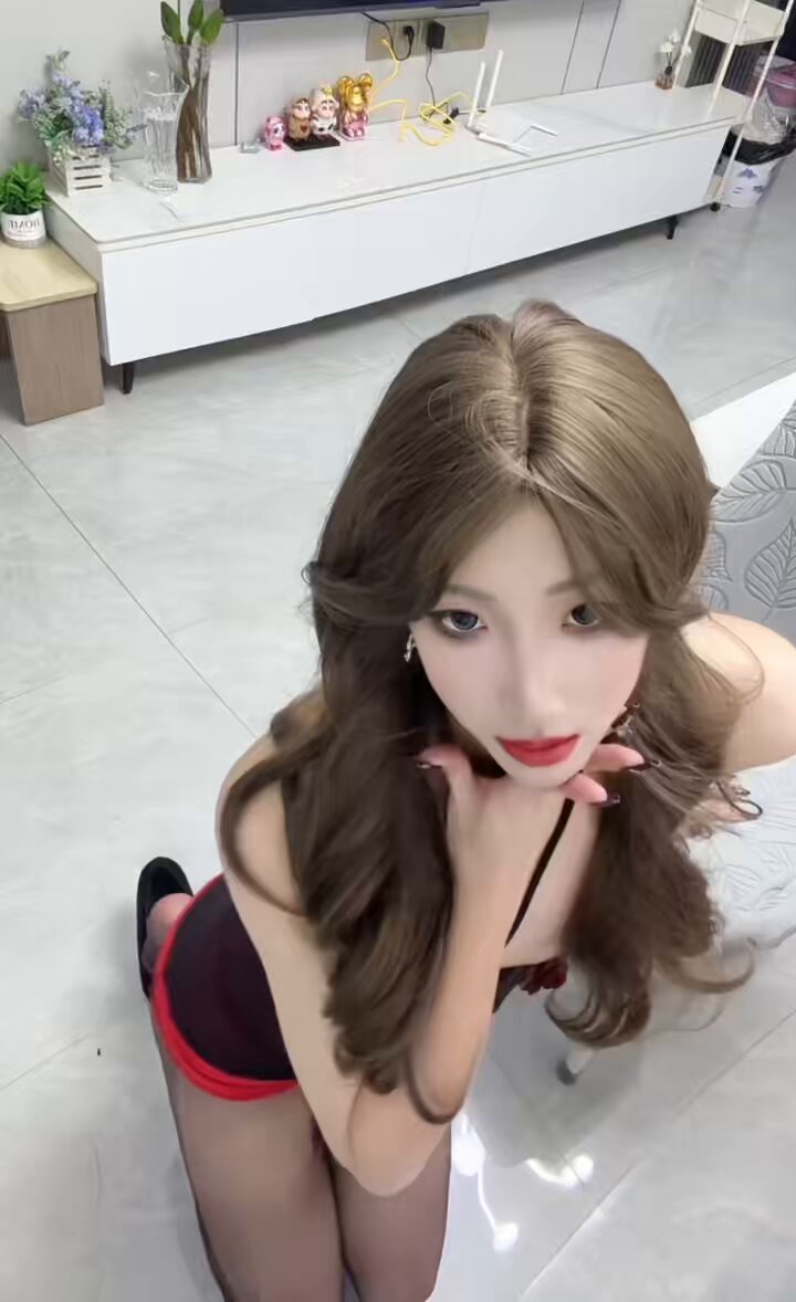 ❤️미드나잇 엘프❤️ 방금 새 집으로 이사했는데 남편이 집에 없어요 🥹 늦은 밤, 엄청나게 흥분해서 혼자 자위하고 있어요 🙂‍↕️ 옆집에 사는 사람...