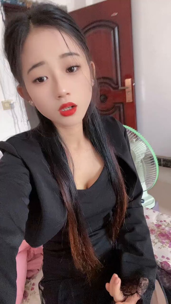 黒ストOLの親密なソロパフォーマンス、誘惑のクローズアップ