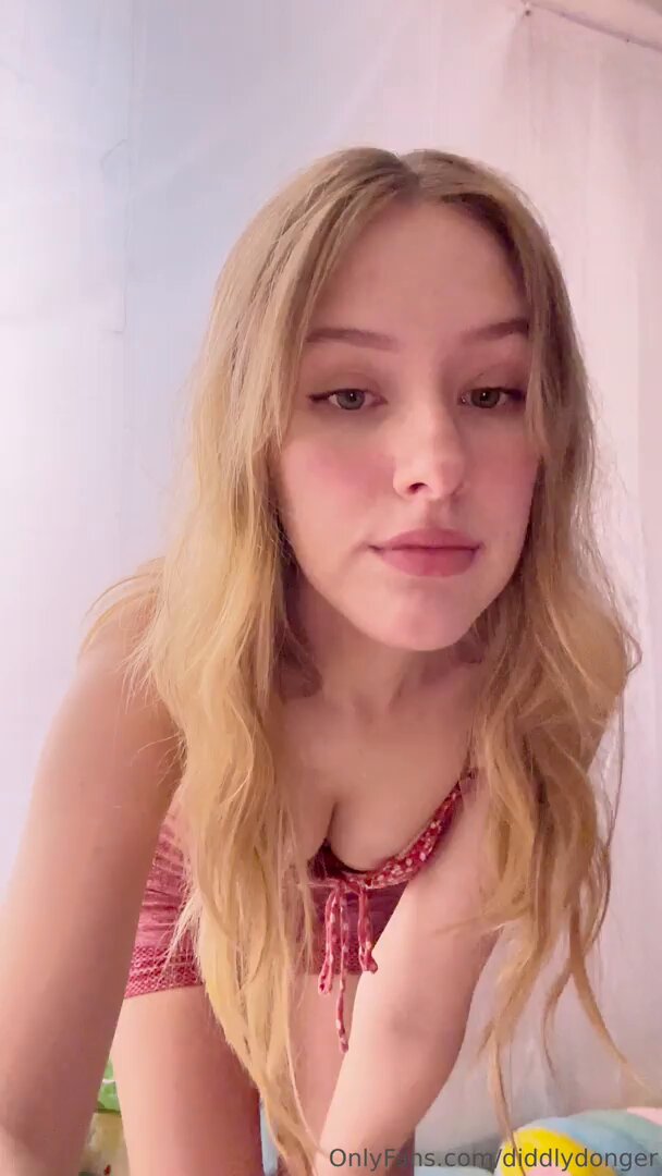 Blonde Bombshell in Tight Red Pants Self-Touch Show — 123av.fun Exclusive Temptation!