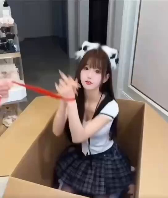 #선전🍓선전 로컬 코스플레이어 / 로리타 패션 애호가 / 학생🍓 2005년 이후 출생의 귀여운 소녀 | 165cm | 40kg | 자연스러운 C컵 🍓 주로 달콤한...