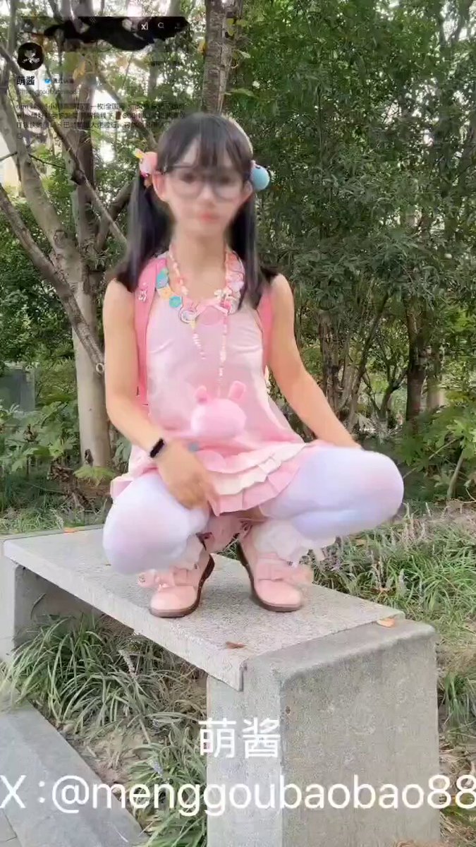 萌萌户外公园大露粉嫩小穴！萝莉裙下尿喷高潮123av.fun独家