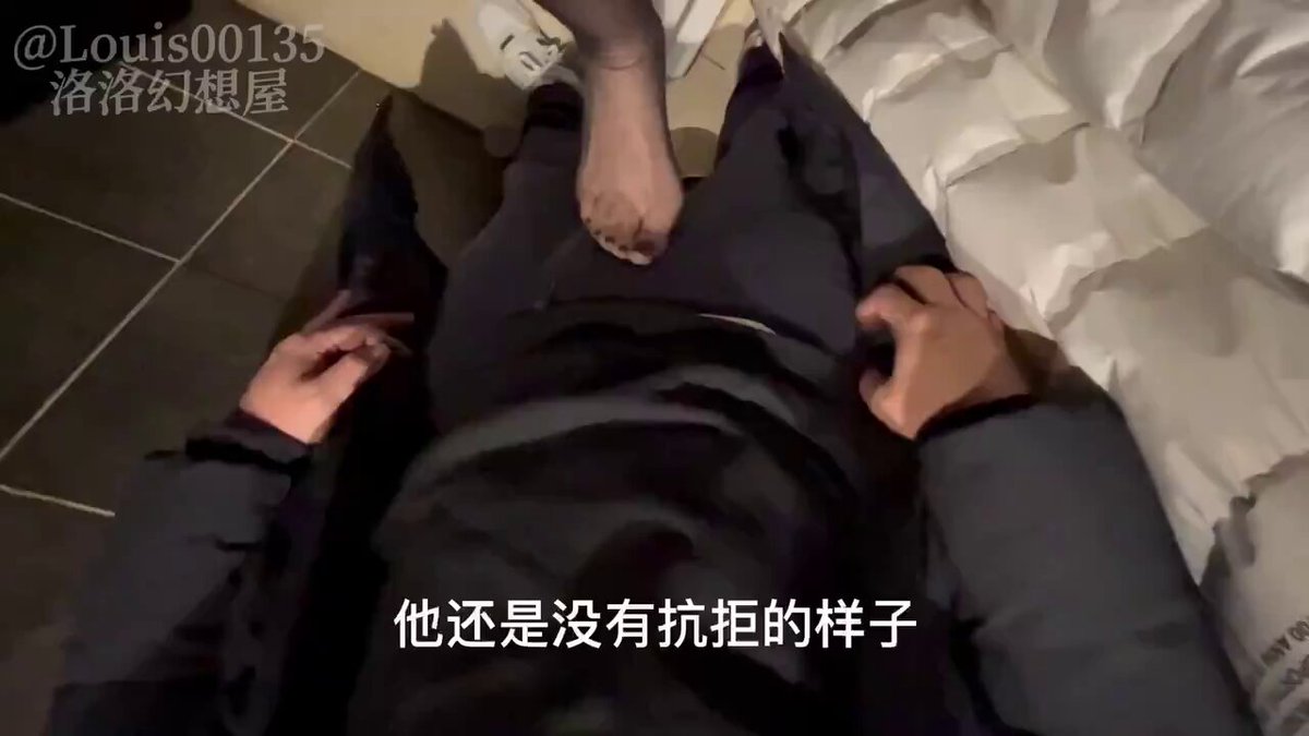 洛洛电影院勾引落单的小处男连载后续♡
更多 