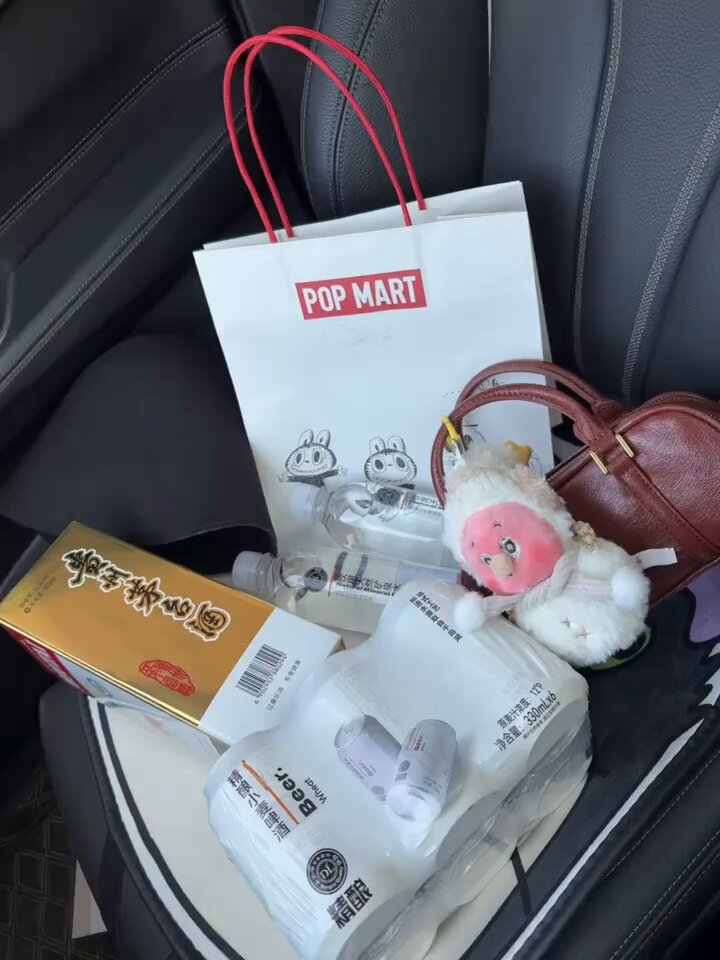 一天本来是可以开开心心的过完
我到了傍晚就想看一下眼A股账户和交易所账户
本来很高兴的一天
我为什么要看这两个缩水的账户闹心呢
我也是没事自己...