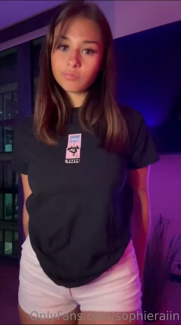 性感尤物蓝蕾丝内衣秀巨乳翘臀诱惑扭臀