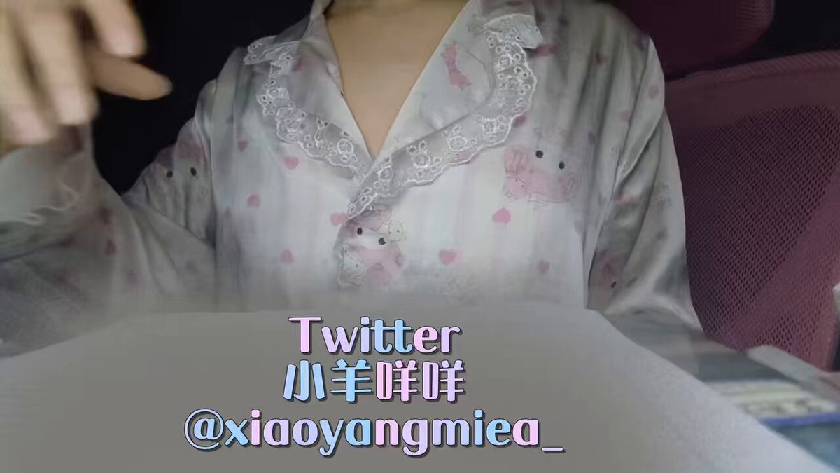 写作业也不忘记揉一揉



 