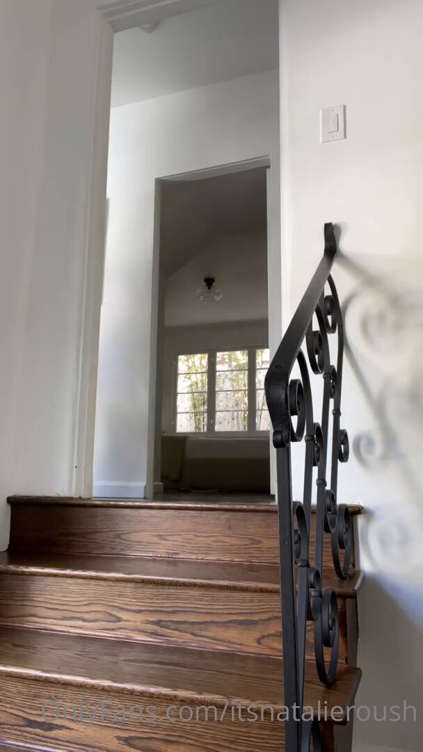 网纱骚货Natalie楼梯撅臀露逼诱惑摇奶