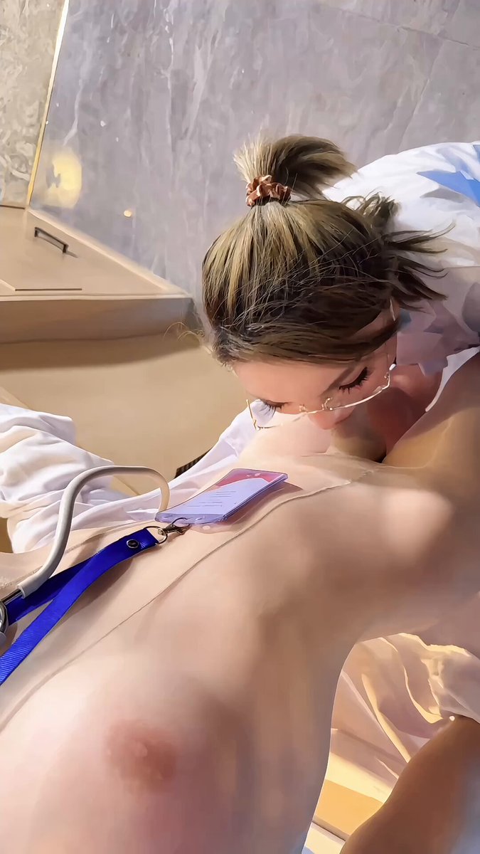 マスク看護師の二人プレイ誘惑！白衣の下で裸の診察、淫らな穴を激しく弄る