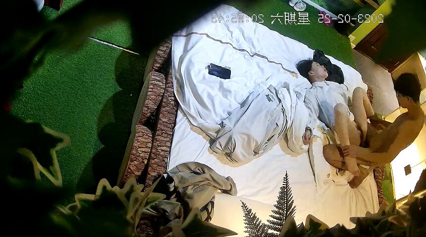 Passionate Entanglement on the Bed! Beautiful Perky Butt Rides Wild Thrusts to Climax