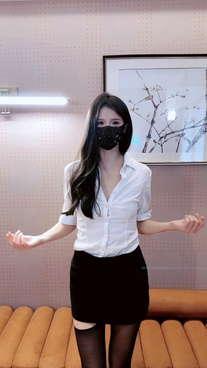 开场是规矩，
中段是失序，
最后只剩节拍在说话。
如果看完了，说明你被抓住了。
#抖音风 #反差 