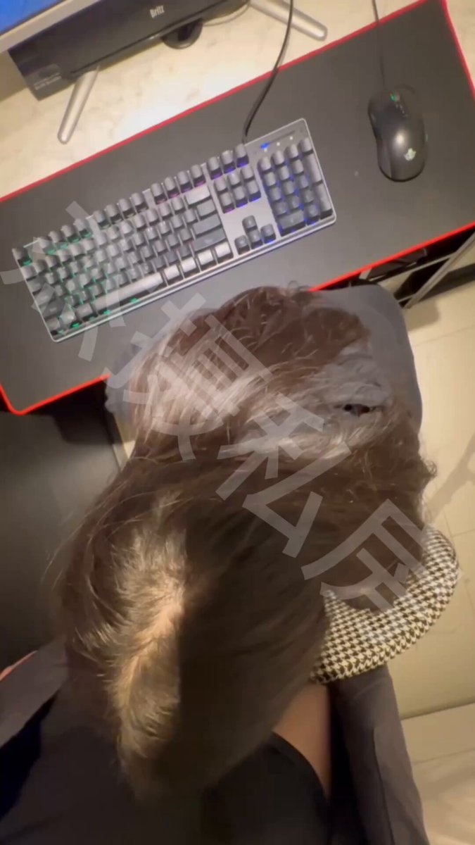 昨天小骚货，意犹未尽啊！今天跟我打游戏输的老惨了，自己在那边练习，要打赢我，这么刻苦不得奖励一下，小母狗，猛艹，身材太好了，害我只想艹，...