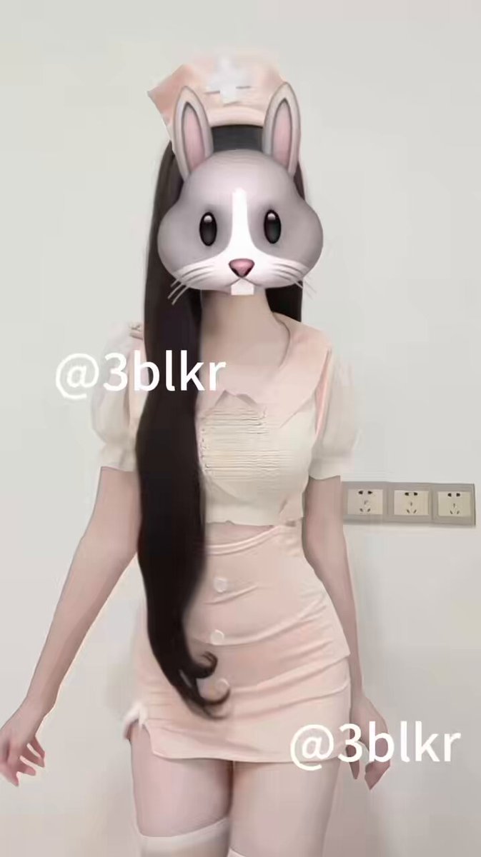 うさ耳ナースの女の子が超ミニスカで腰をくねらせ、ピンクの太ももとストッキングであなたを誘ってセックスに誘う！