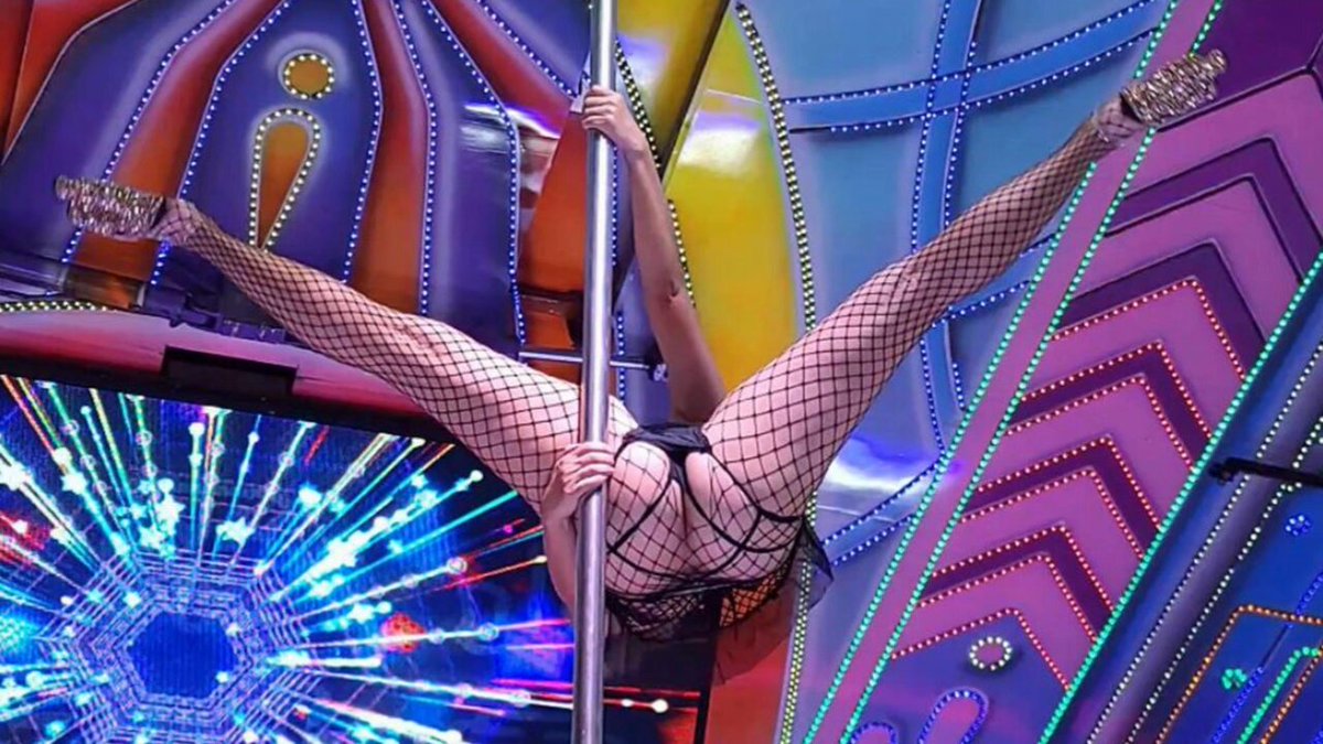 丁字裤钢管舞露屁股  

 