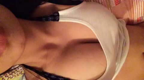 小母狗晚上又发情啦 想主人了
好想要主人抽小母狗的烂逼 
 有没有主人能帮小狗堵住流水水的骚穴呀
主人快来陪小母狗玩 母狗好想视频  主人快来看你...