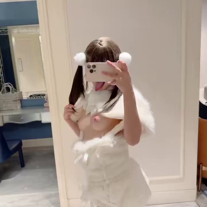 今天这样穿
做的时候不用脱衣服了
你喜欢吗？ 