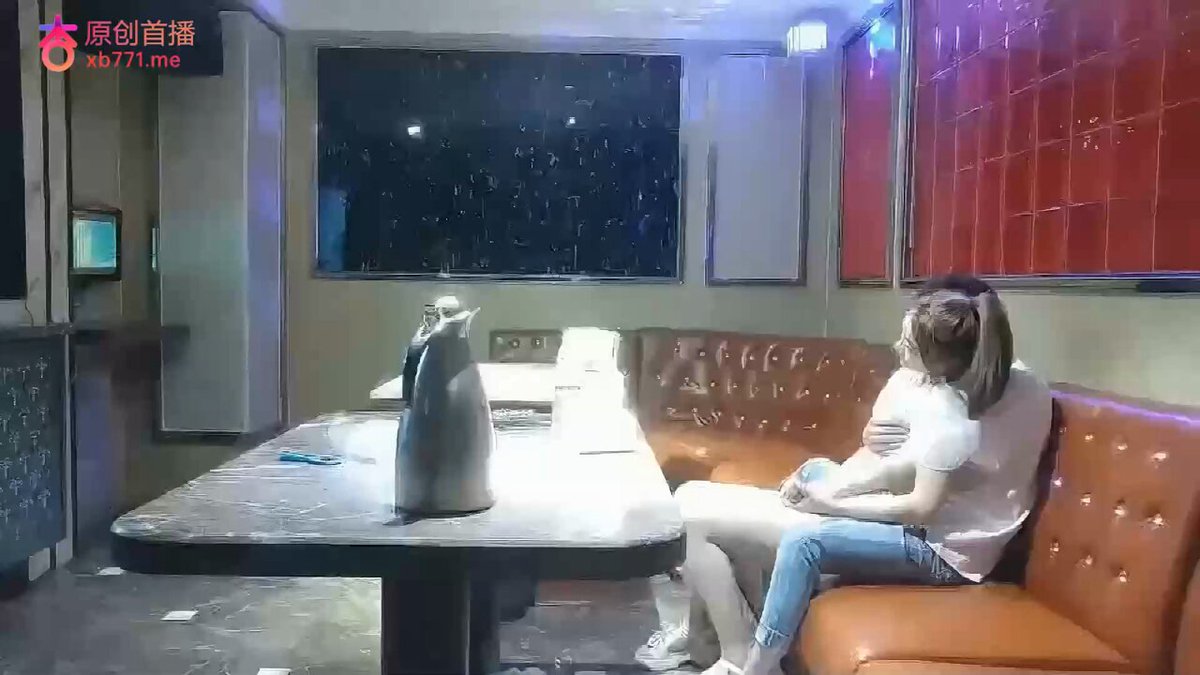 KTV Private Room Battle! Handsome Guy Ravages Ponytailed Girl from Behind, Explosive Fucking and Multiple Orgasms