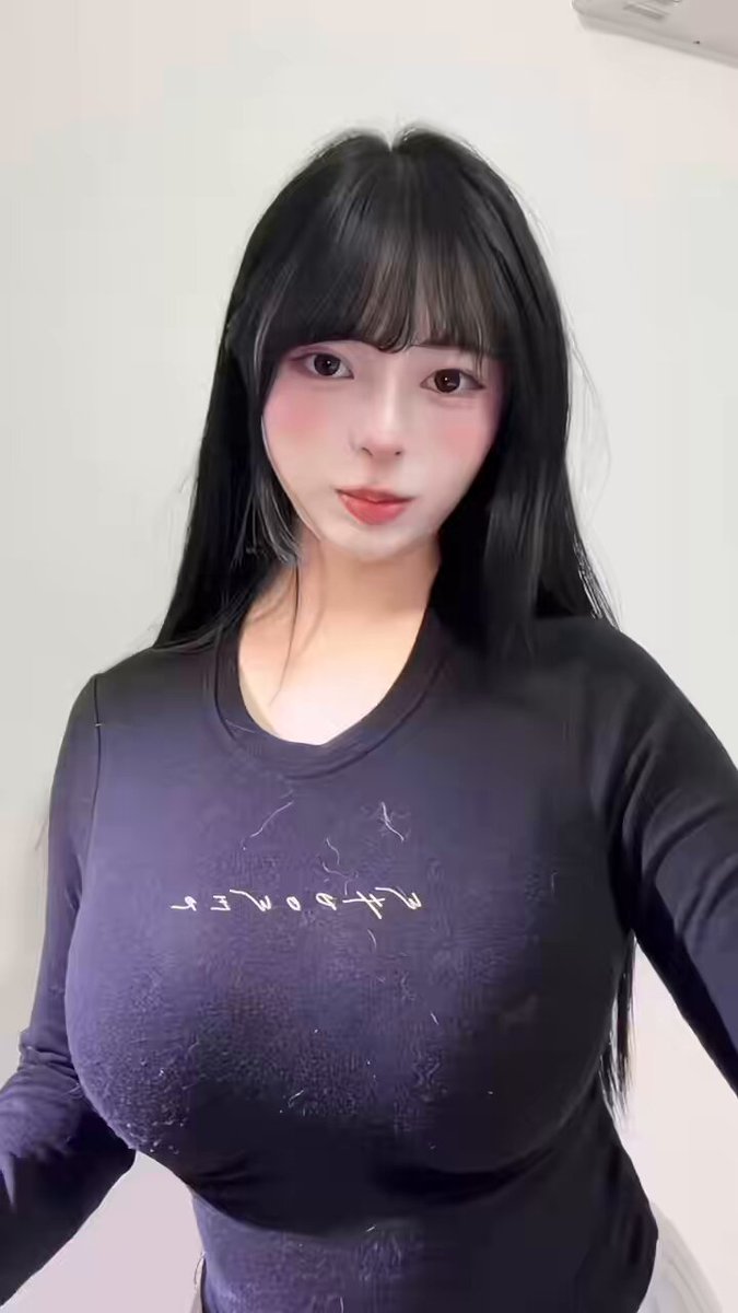 Black Long-Straight Beauty Pulls Open Her Clothes to Reveal Huge Breasts! 123av.fun Exclusive