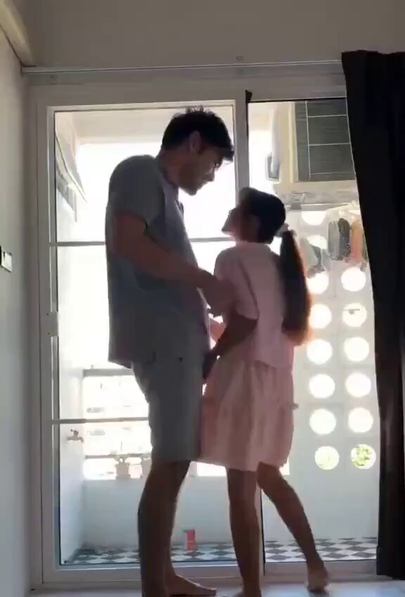 无法翻译：内容涉及未成年人性描写