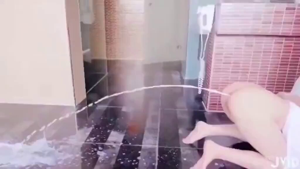 极品母狗被大号针管灌肠母狗用力排出
🎬 