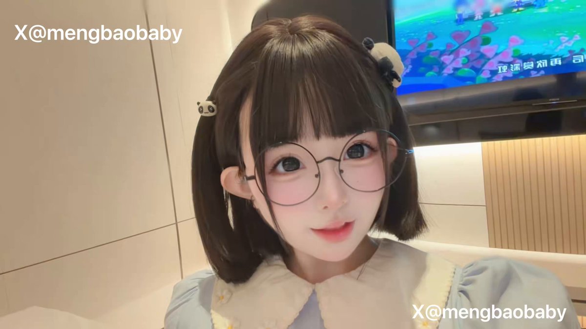 眼镜萌妹子白丝诱惑床上猛玩鸡巴高潮喷水