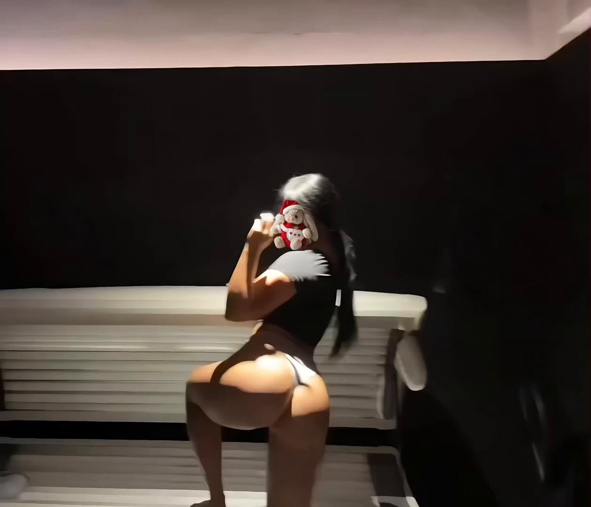 圣诞辣妹翘臀狂摇！超紧致丁字裤勾引大秀