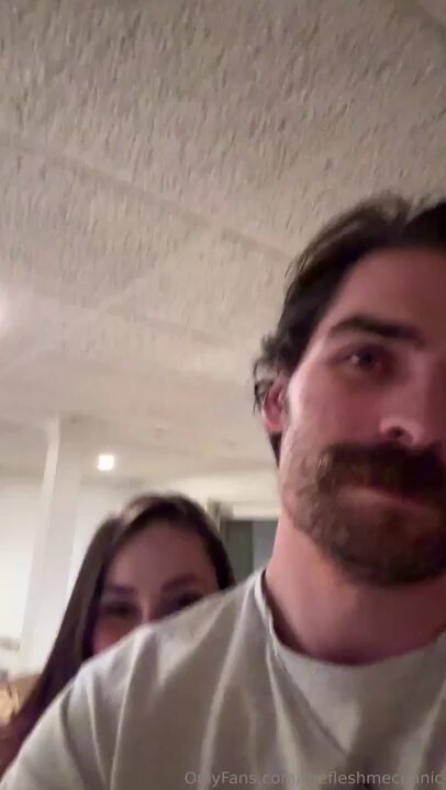 洗衣房狂野后入！黑丝美女翘臀猛摇迎接大屌猛干