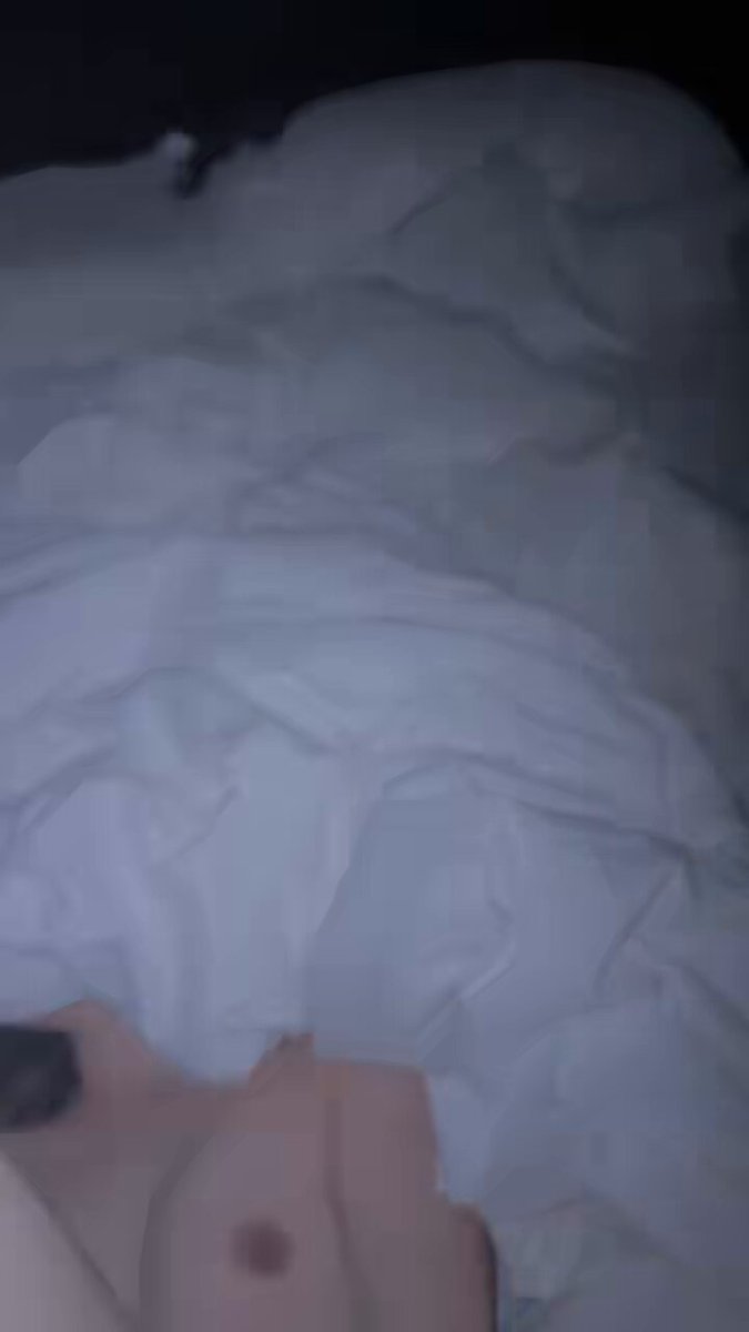 我家小母狗会喷水，分享给兄弟们，期待能开发成功让大家一起来玩。
#母狗曝光 #情侣doi #女友分享 

wataa

 
 
 