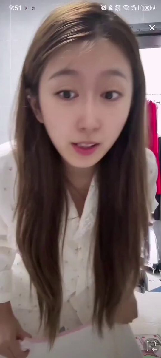 看我的睫毛，今天刚做的，好看吗？ 