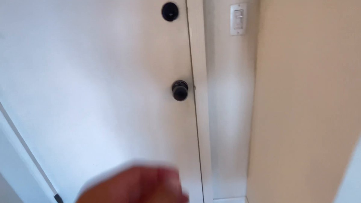 Minha meia-irmã é uma gata🥵 então quando descobri que ela estava fazendo striptease, tive que aproveitar a oportunidade😈🍑💦💦EM BREVE 