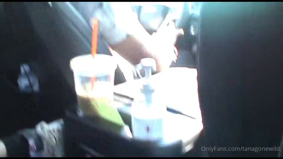 車内セックスギャルの口内発射狂騒！金髪美女が精液を飲み込み巨根をしゃぶる