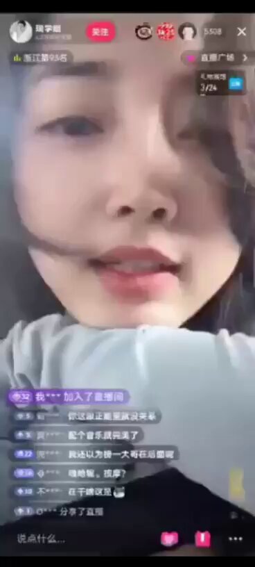 是我落后了吗？
现在刷抖音都能看到这种直播了，
感觉比 X 还开放 